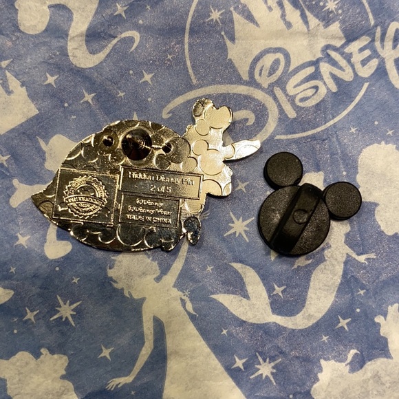 Disney A Bug’s Life Princess Atta Pin - Picture 2 of 2